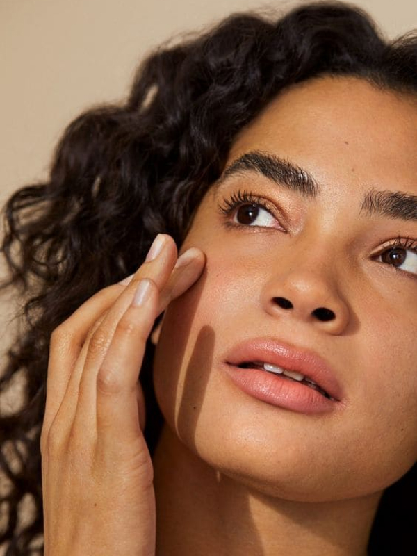 Підбірка точкових засобів від запалень на шкірі обличчя