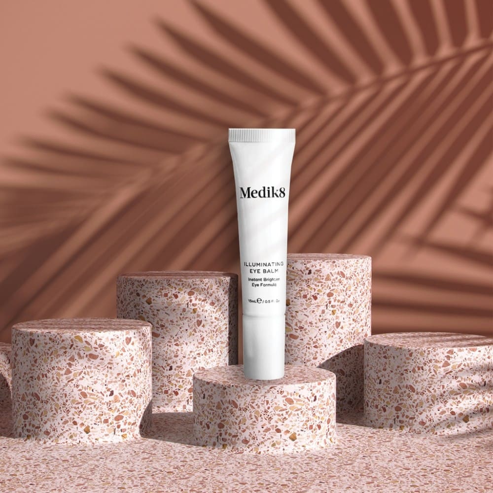 Підбірка дієвих засобів для освітлення темних кіл під очима Medik8 Illuminating Eye Balm