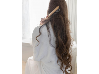 Як позбутись сухих кінчиків волосся? 