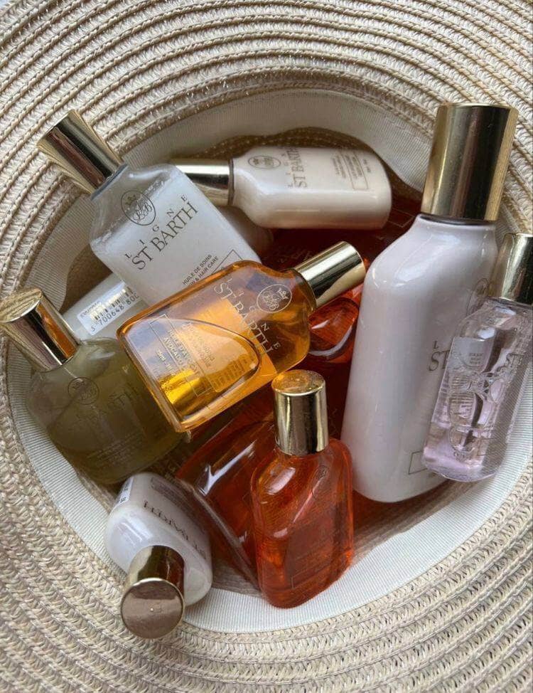 Збираємось у відпустку: Які косметичні засоби потрібні для догляду під пекельним сонцем.