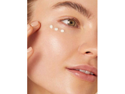 Підбірка дієвих засобів для освітлення темних кіл під очима