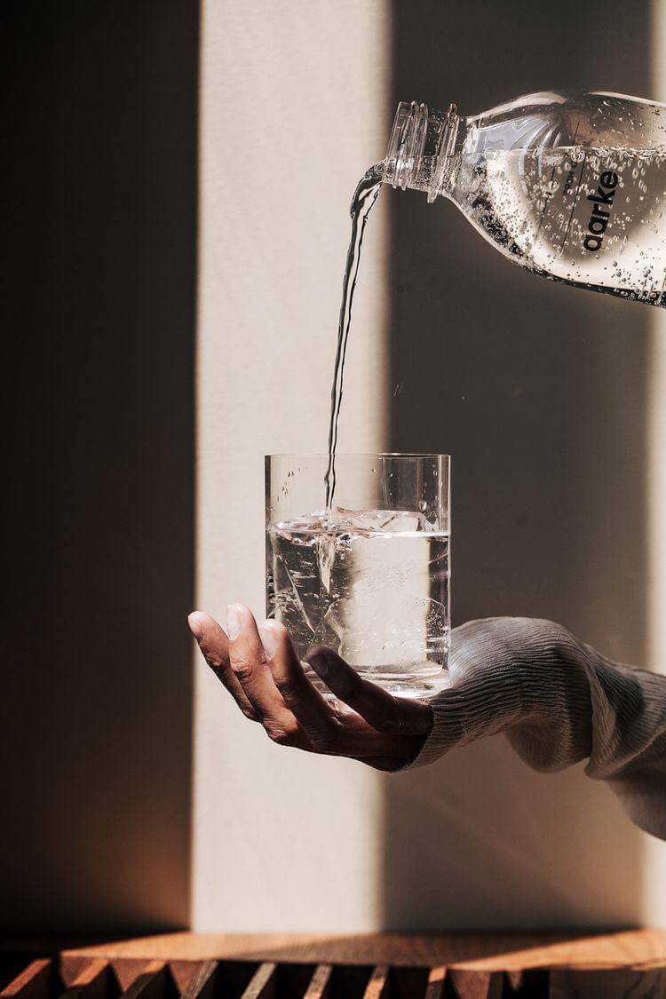 Збираємось у відпустку: Які косметичні засоби потрібні для догляду під пекельним сонцем.