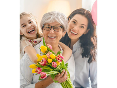 Добірка подарунків до дня матері: Чим можна порадувати найближчу людину