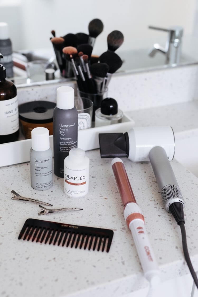 Як створити ідеальну зачіску за допомогою стайлінгових засобів