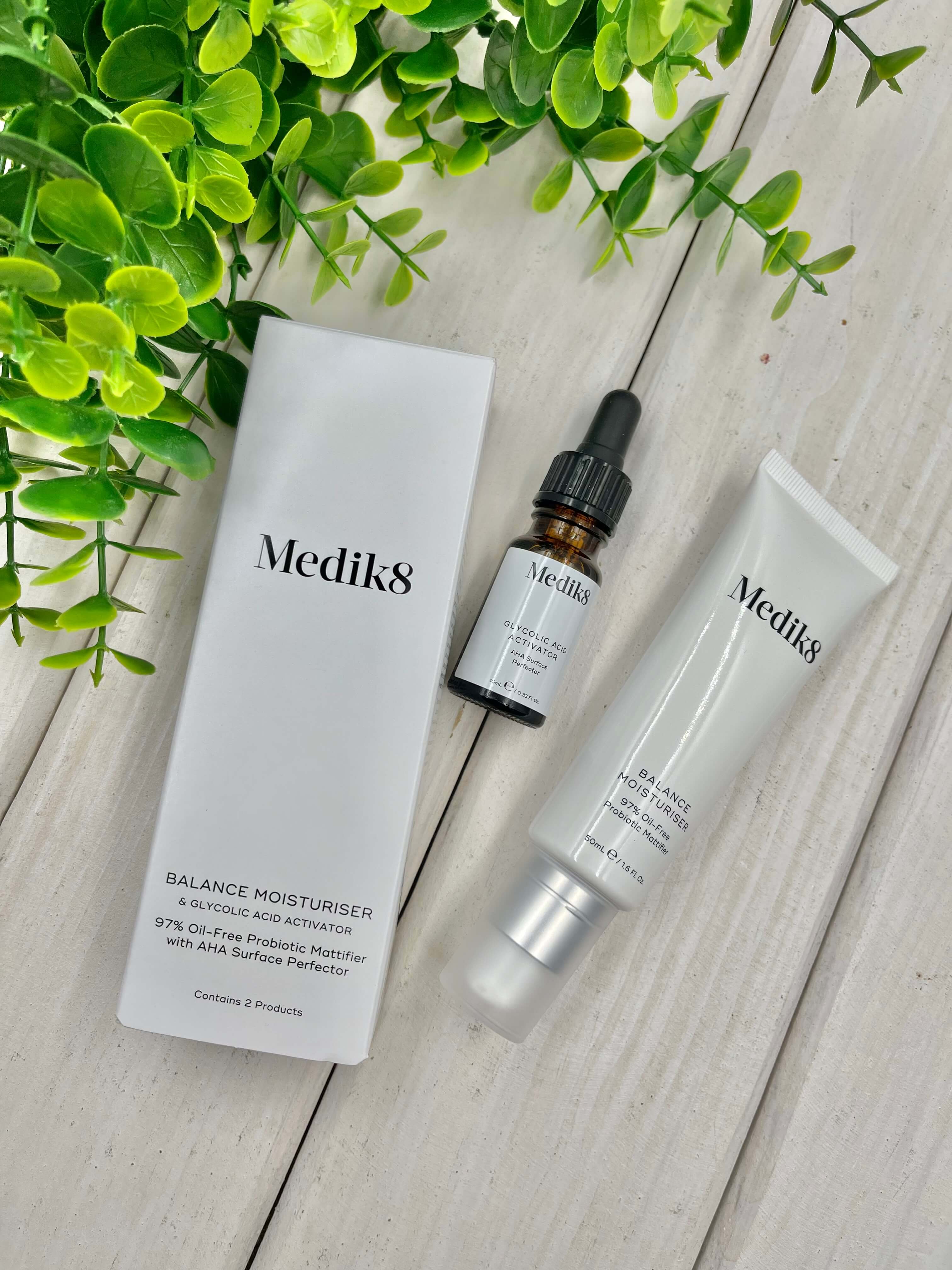 Яку потрібно використовувати косметику при догляді за проблемною шкірою - Cosmy