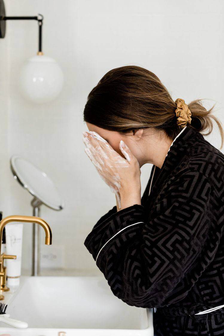 Чим можна замінити кислоти та ретинол влітку? - Ензими!